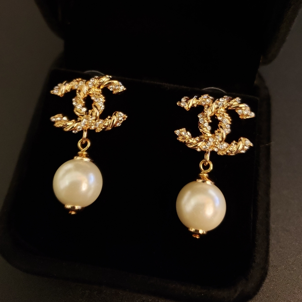 Vintage Coco Chanel pearl drop hanging earrings